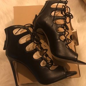 Lace up sandals brand new ❤️